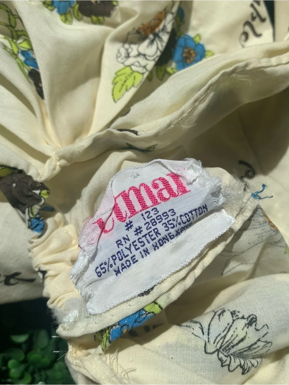 Vintage 70s Betmar forest cottage floral quilted headkerchief headscarf